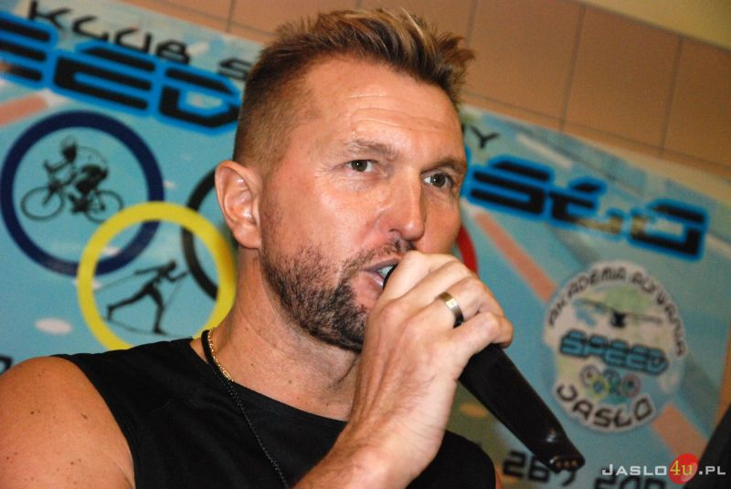 Nocne Charytatywne Pływanie w Jaśle dla Kamilka Śmietany