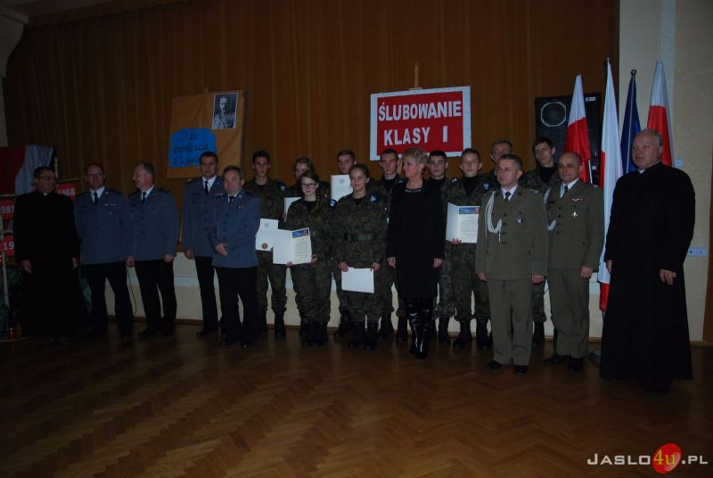 Ślubowanie klasy I w Nowym Żmigrodzie