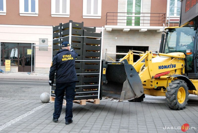 Jabłka dla mieszkańców na jasielskim rynku