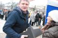 Jabłka dla mieszkańców na jasielskim rynku