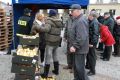 Jabłka dla mieszkańców na jasielskim rynku