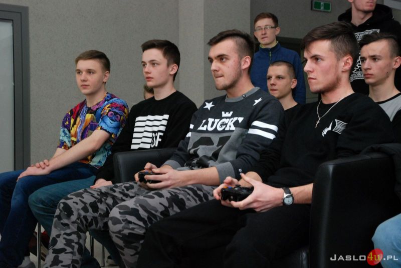 GAMERS' WAR 2016