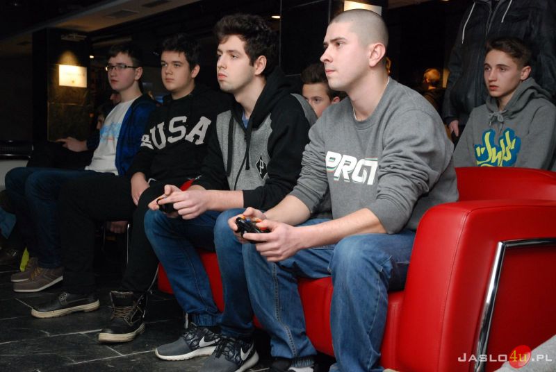 GAMERS' WAR 2016
