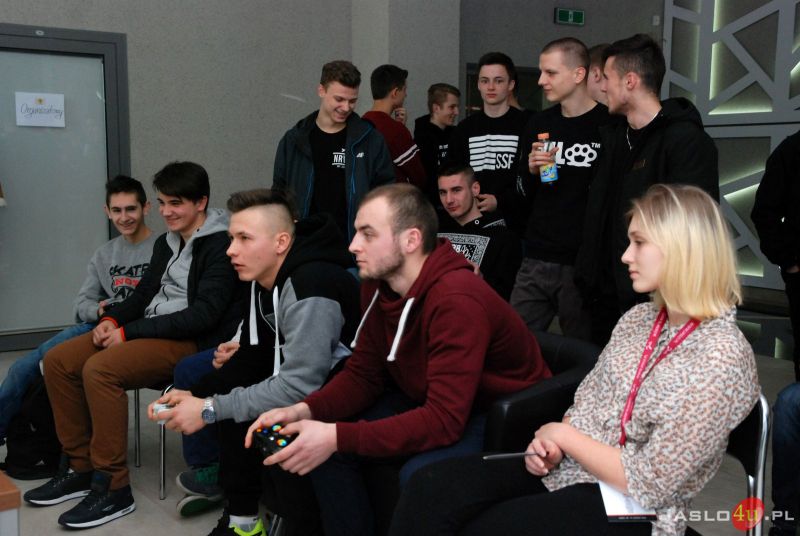 GAMERS' WAR 2016