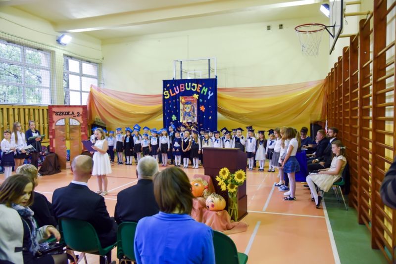 Uroczystość pasowania uczniów klas I w Szkole Podstawowej nr 2