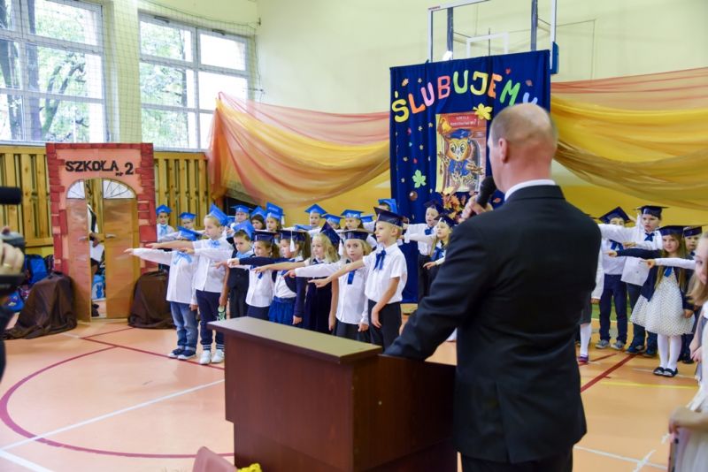 Uroczystość pasowania uczniów klas I w Szkole Podstawowej nr 2