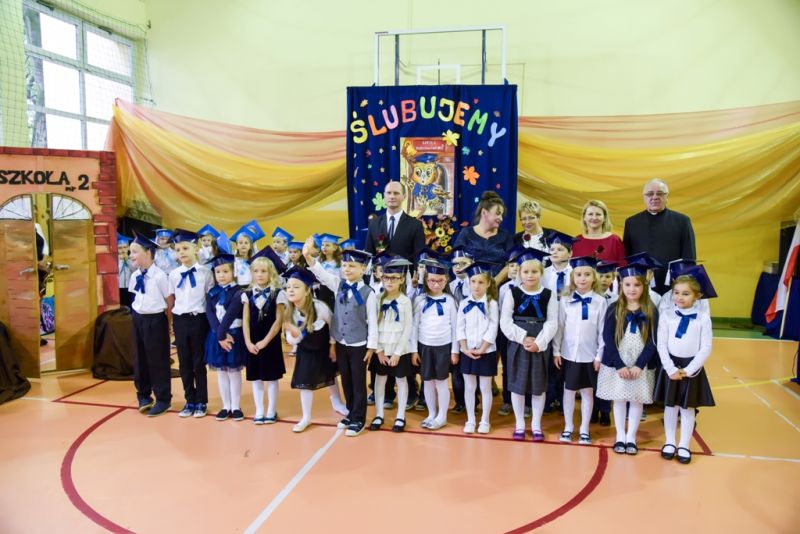 Uroczystość pasowania uczniów klas I w Szkole Podstawowej nr 2