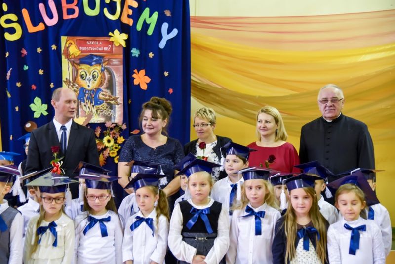 Uroczystość pasowania uczniów klas I w Szkole Podstawowej nr 2