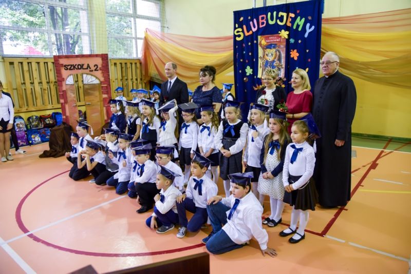 Uroczystość pasowania uczniów klas I w Szkole Podstawowej nr 2