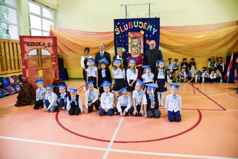 Uroczystość pasowania uczniów klas I w Szkole Podstawowej nr 2