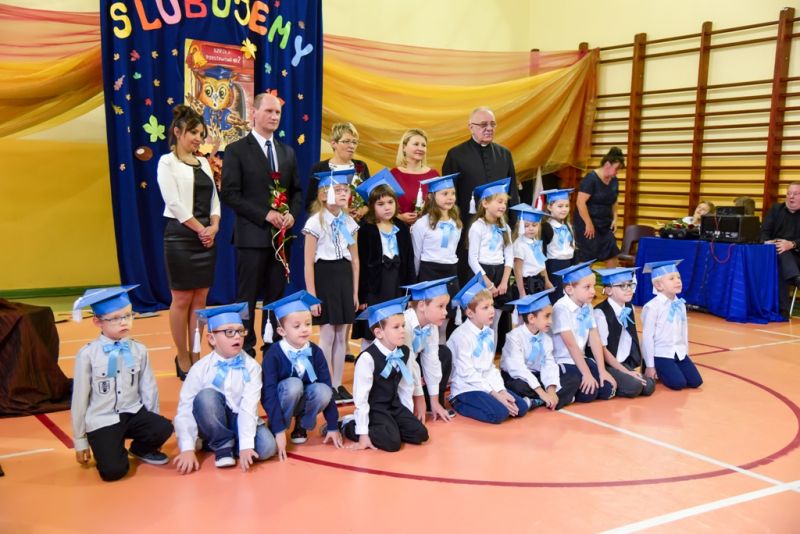 Uroczystość pasowania uczniów klas I w Szkole Podstawowej nr 2