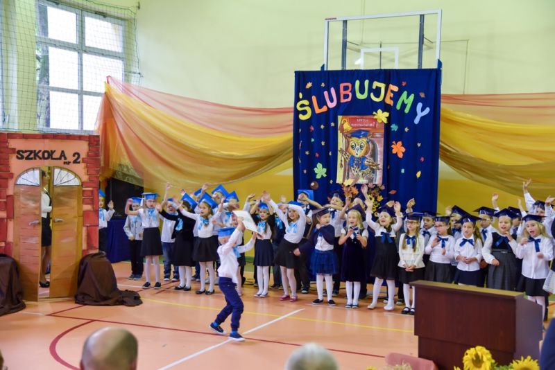 Uroczystość pasowania uczniów klas I w Szkole Podstawowej nr 2