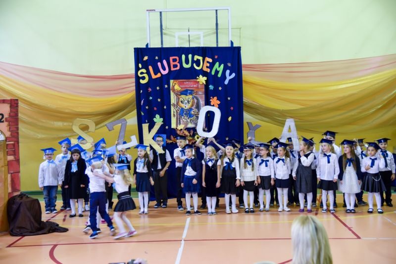 Uroczystość pasowania uczniów klas I w Szkole Podstawowej nr 2