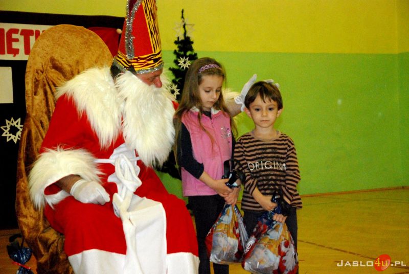 Św. Mikołaj obdarował prezentami dzieci z osiedla Gamrat