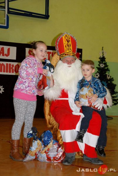 Św. Mikołaj obdarował prezentami dzieci z osiedla Gamrat