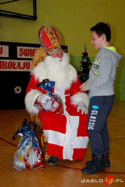 Św. Mikołaj obdarował prezentami dzieci z osiedla Gamrat