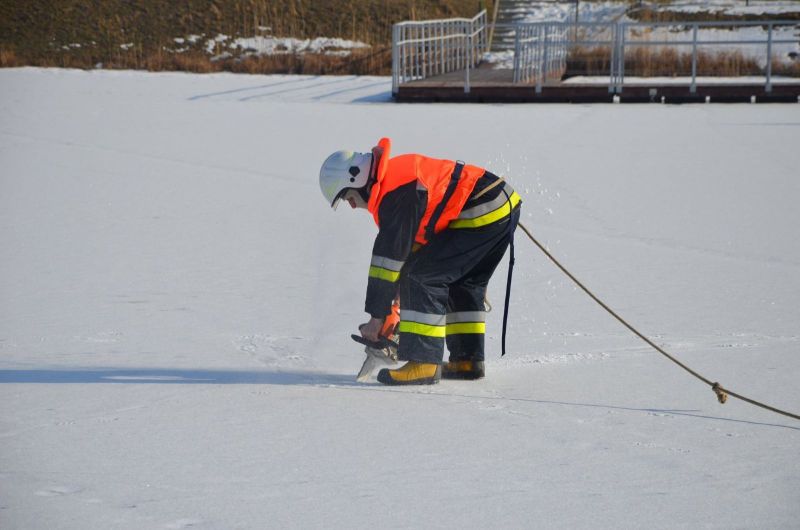 Strażacy Ochotnicy Gminy Jasło ćwiczą akcje ratownicze na lodzie