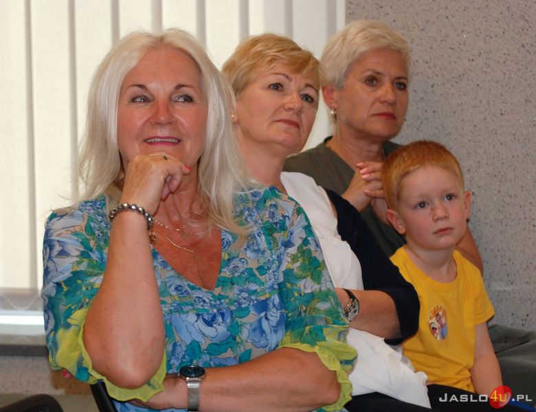 "Superniania" czyta dzieciom