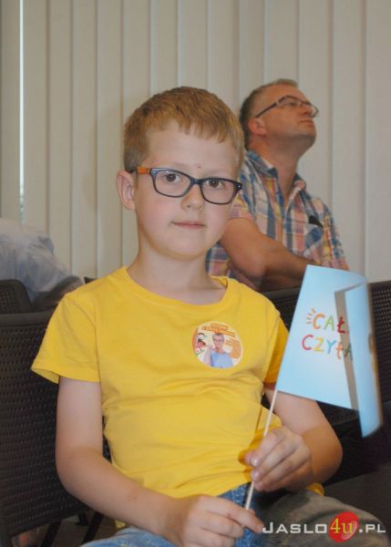 "Superniania" czyta dzieciom