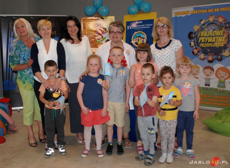 "Superniania" czyta dzieciom