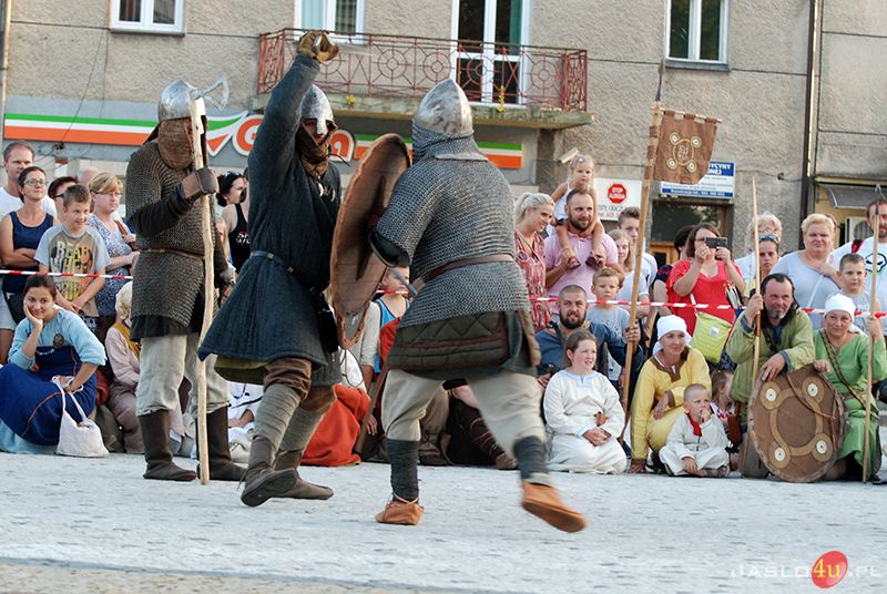 Wojowie na Rynku w Jaśle