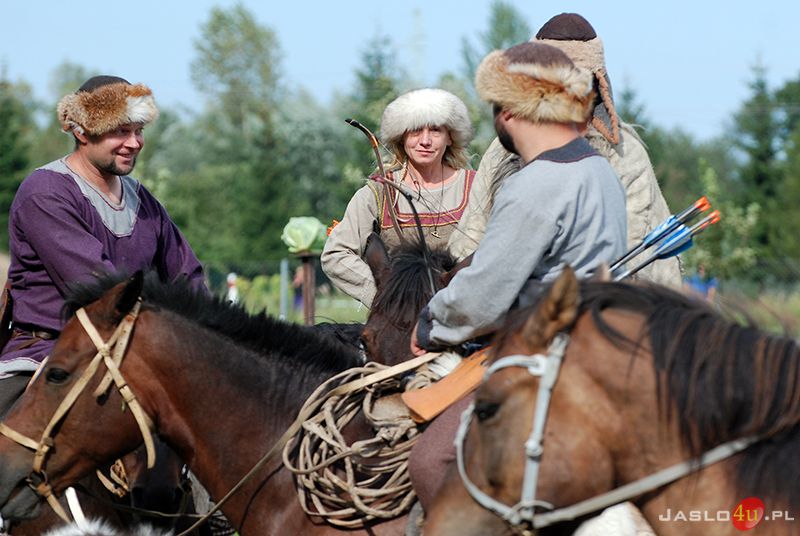 Pokaz łucznictwa konnego w Karpackiej Troi