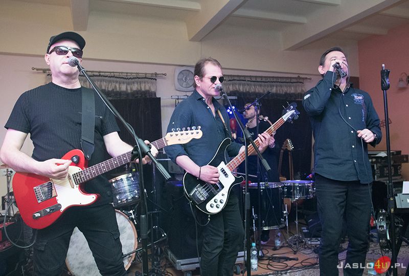 Sztywny Pal Azji w klubie "Impresja"