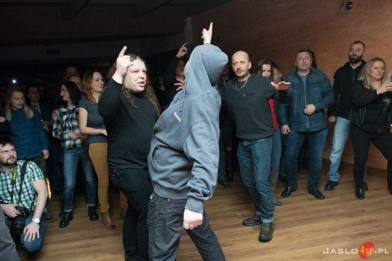 Sztywny Pal Azji w klubie "Impresja"