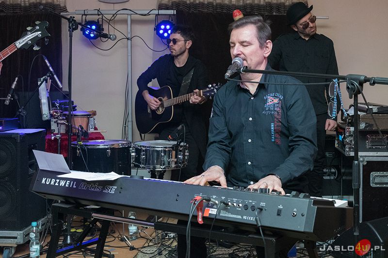 Sztywny Pal Azji w klubie "Impresja"