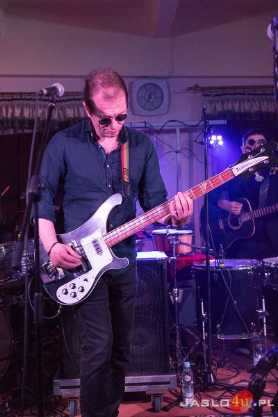 Sztywny Pal Azji w klubie "Impresja"
