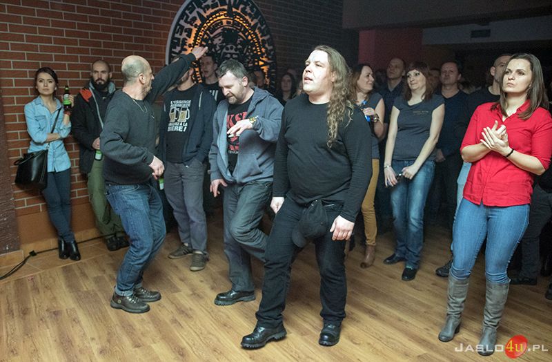 Sztywny Pal Azji w klubie "Impresja"