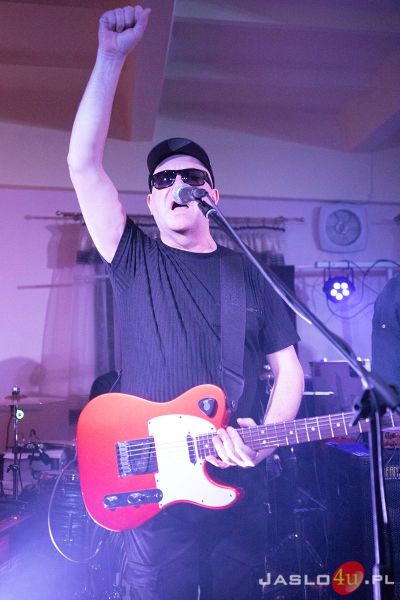 Sztywny Pal Azji w klubie "Impresja"