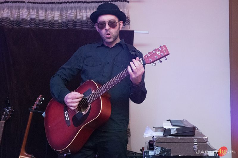 Sztywny Pal Azji w klubie "Impresja"