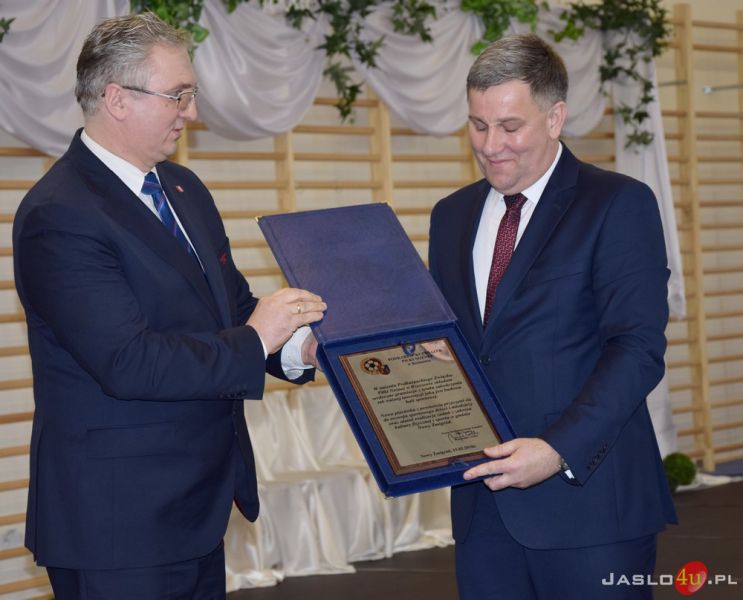Uroczyste otwarcie hali sportowej w Nowym Żmigrodzie