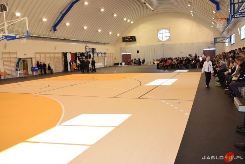 Uroczyste otwarcie hali sportowej w Nowym Żmigrodzie