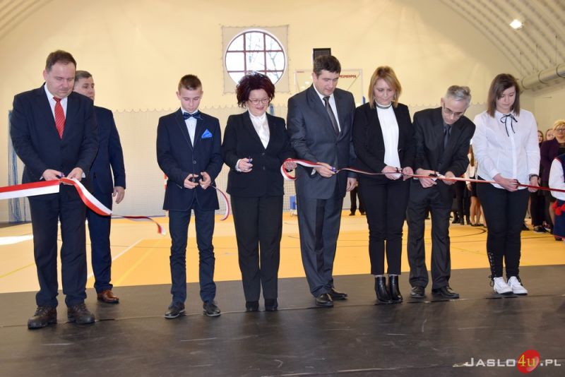 Uroczyste otwarcie hali sportowej w Nowym Żmigrodzie