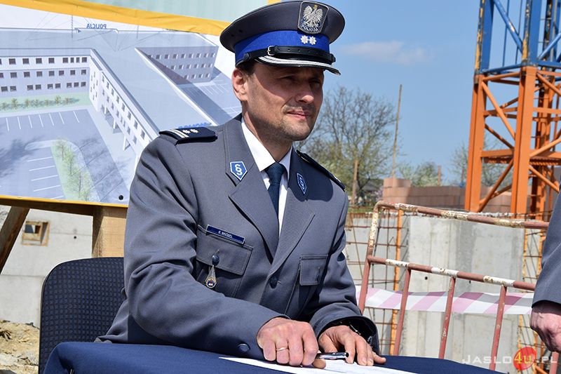 Wmurowanie aktu erekcyjnego pod budowę komendy Policji w Jaśle