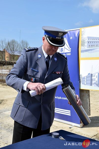 Wmurowanie aktu erekcyjnego pod budowę komendy Policji w Jaśle