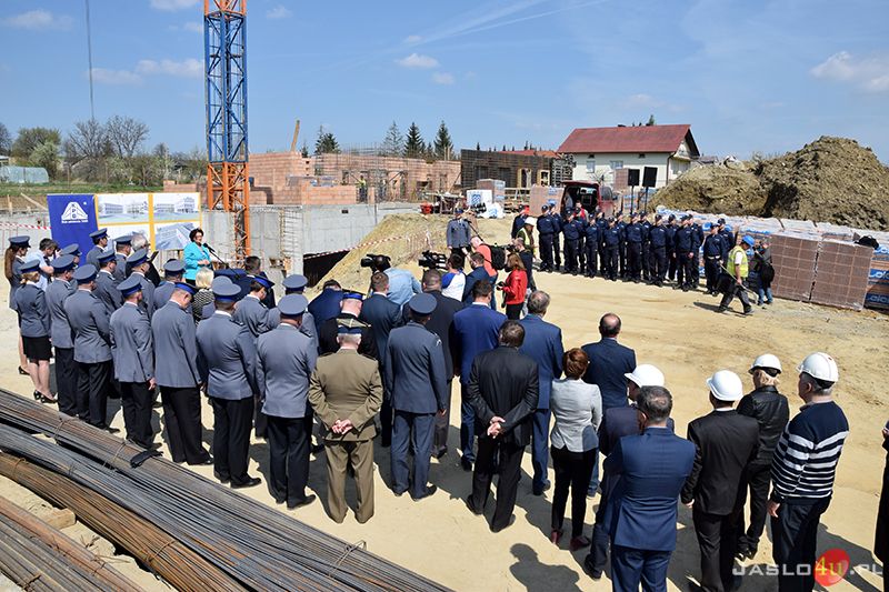 Wmurowanie aktu erekcyjnego pod budowę komendy Policji w Jaśle
