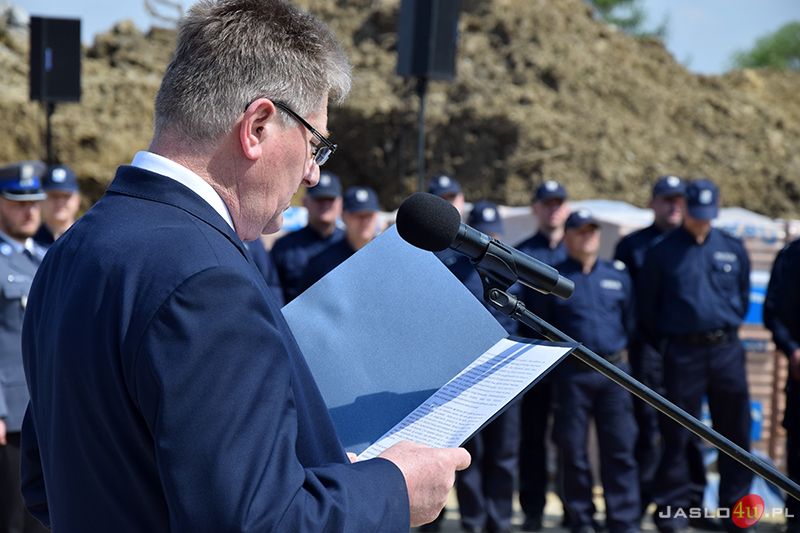 Wmurowanie aktu erekcyjnego pod budowę komendy Policji w Jaśle
