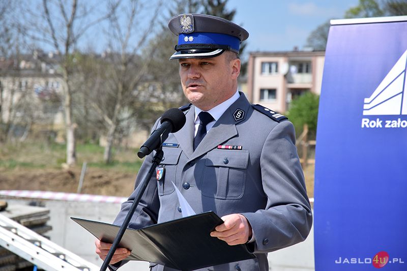 Wmurowanie aktu erekcyjnego pod budowę komendy Policji w Jaśle