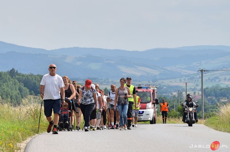 Charytatywny marsz nordic walking dla Kuby Kmiecika