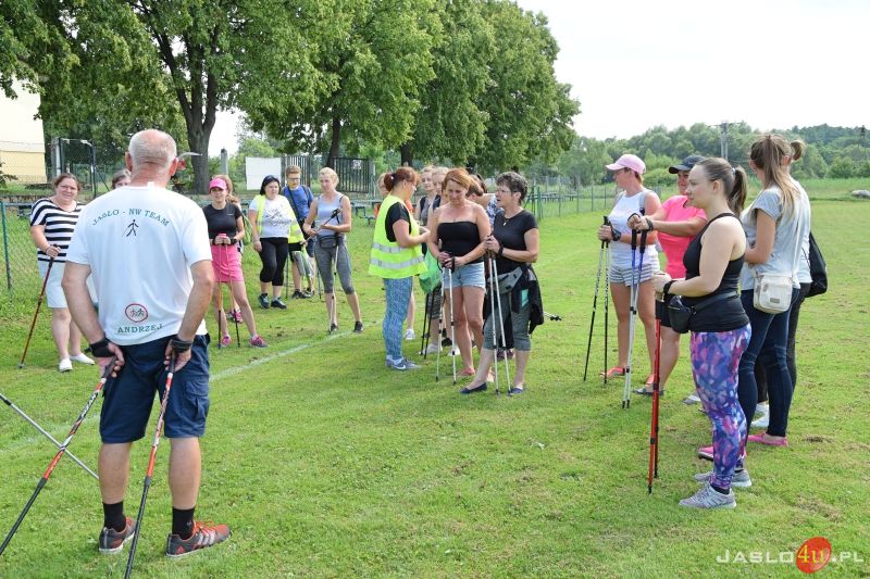Charytatywny marsz nordic walking dla Kuby Kmiecika