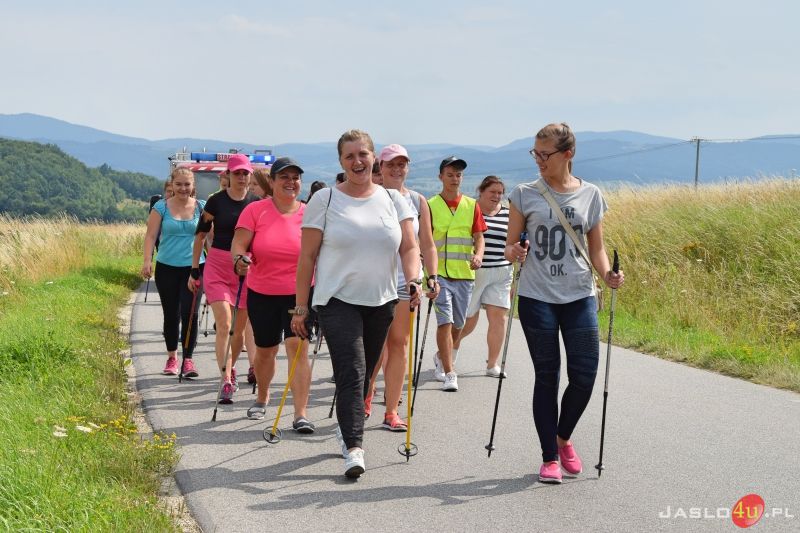 Charytatywny marsz nordic walking dla Kuby Kmiecika