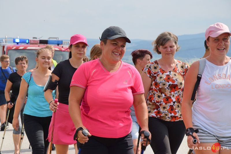 Charytatywny marsz nordic walking dla Kuby Kmiecika