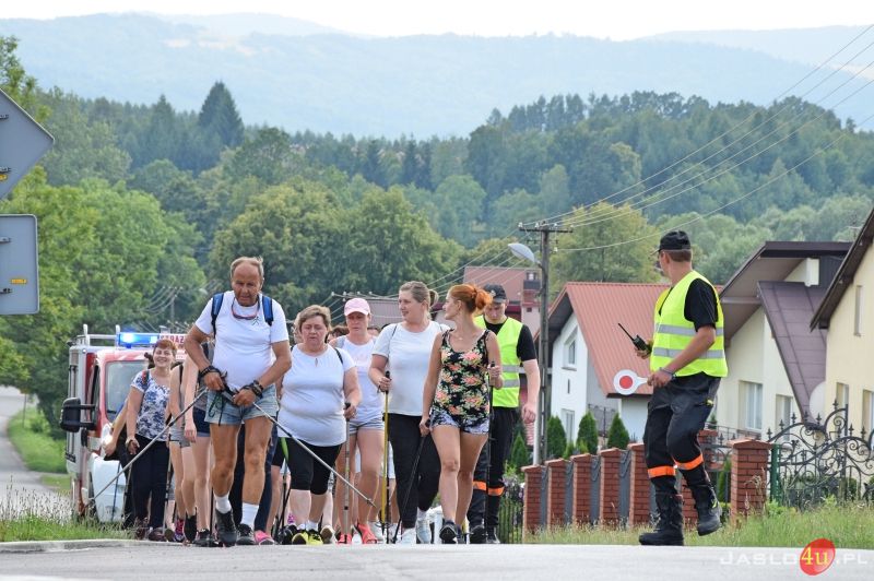 Charytatywny marsz nordic walking dla Kuby Kmiecika