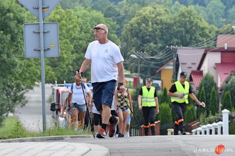 Charytatywny marsz nordic walking dla Kuby Kmiecika