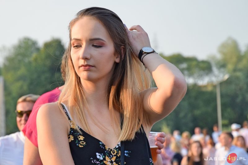 Koncert zespołu "Januszki" i publiczność - Dni Osieka Jasielskiego 2018