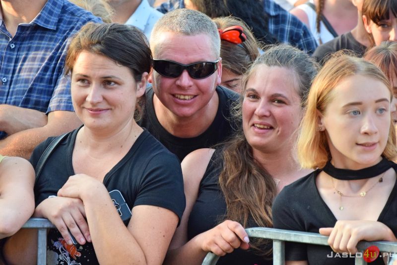 Koncert zespołu "Januszki" i publiczność - Dni Osieka Jasielskiego 2018