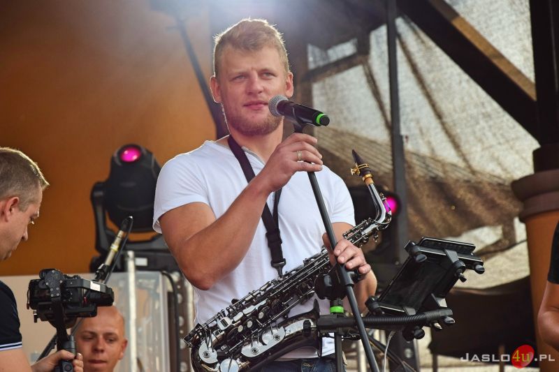 Koncert zespołu "Januszki" i publiczność - Dni Osieka Jasielskiego 2018